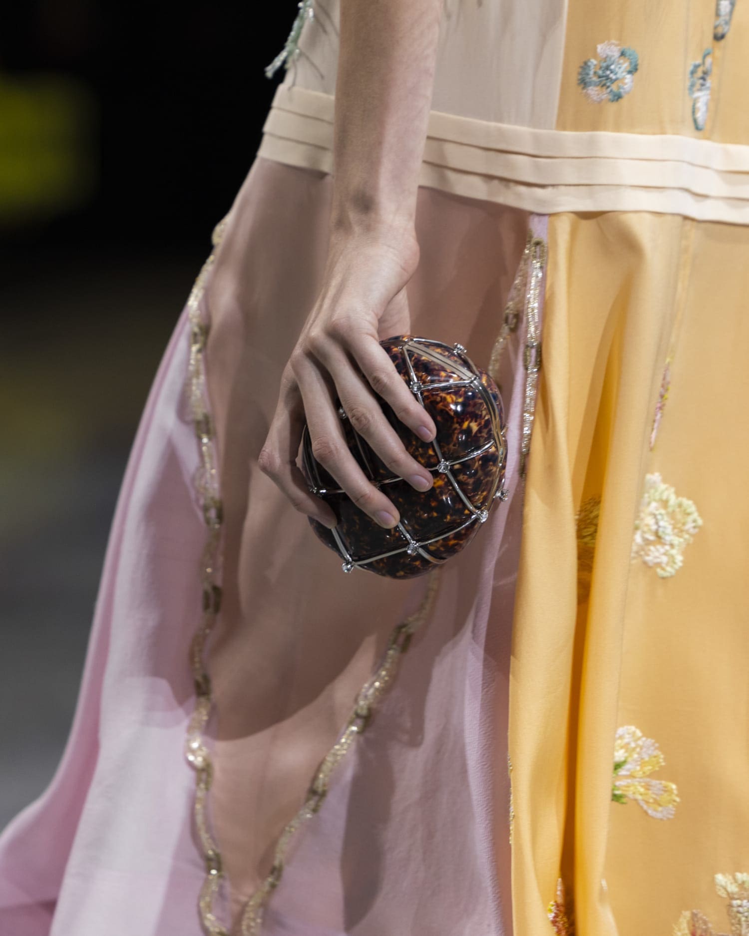 Подробности о коллекции Chanel осень 2026 Runway Журнал (46)