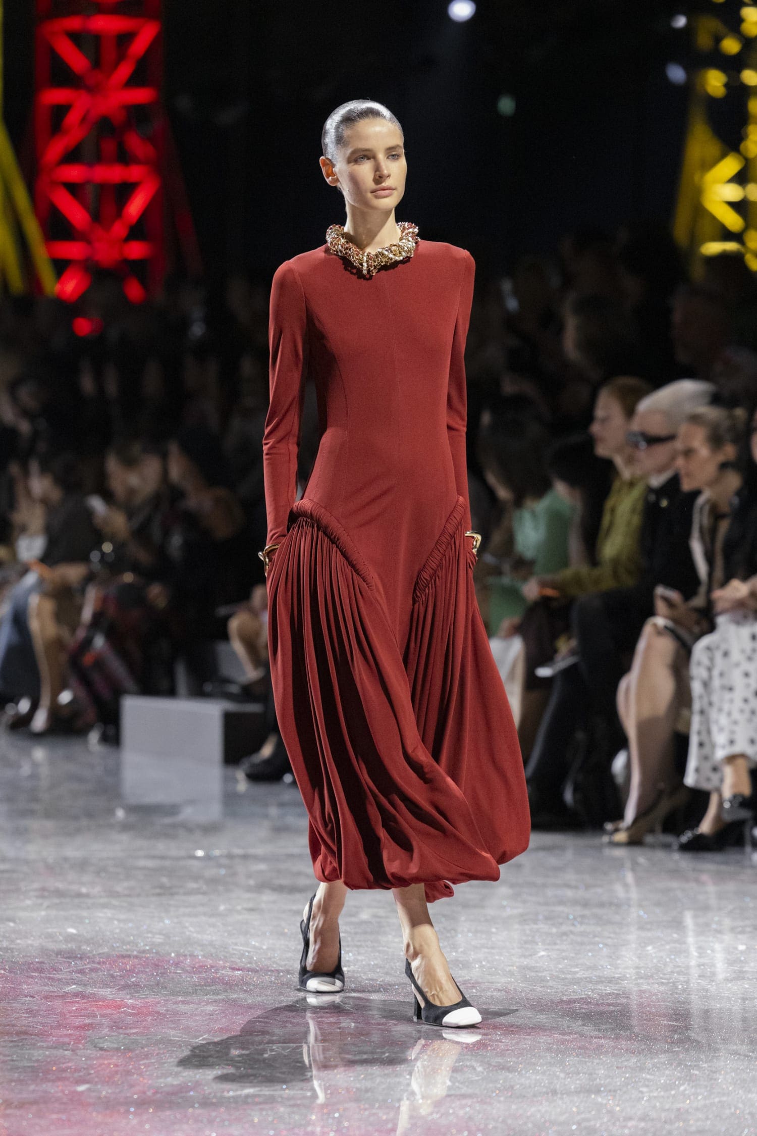 Подробности о коллекции Chanel осень 2026 Runway Журнал (64)