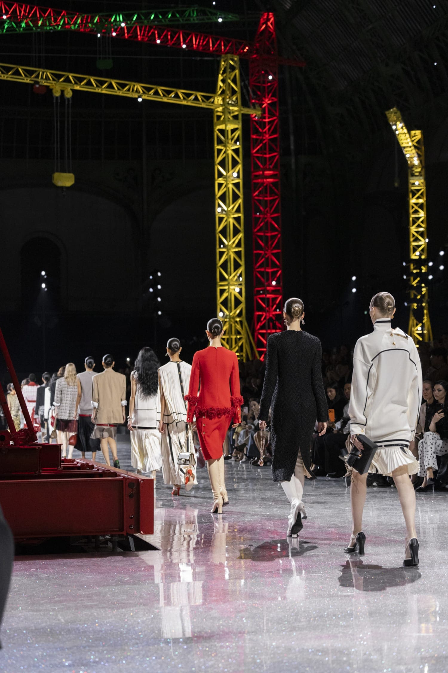 Подробности о коллекции Chanel осень 2026 Runway Журнал (81)