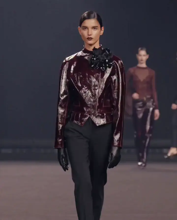 エリー・サーブ 2026-2027年秋冬コレクション Runway 雑誌