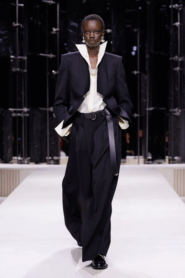 Givenchy Fall 2026-2027 - RUNWAY MAGAZINE ® Official