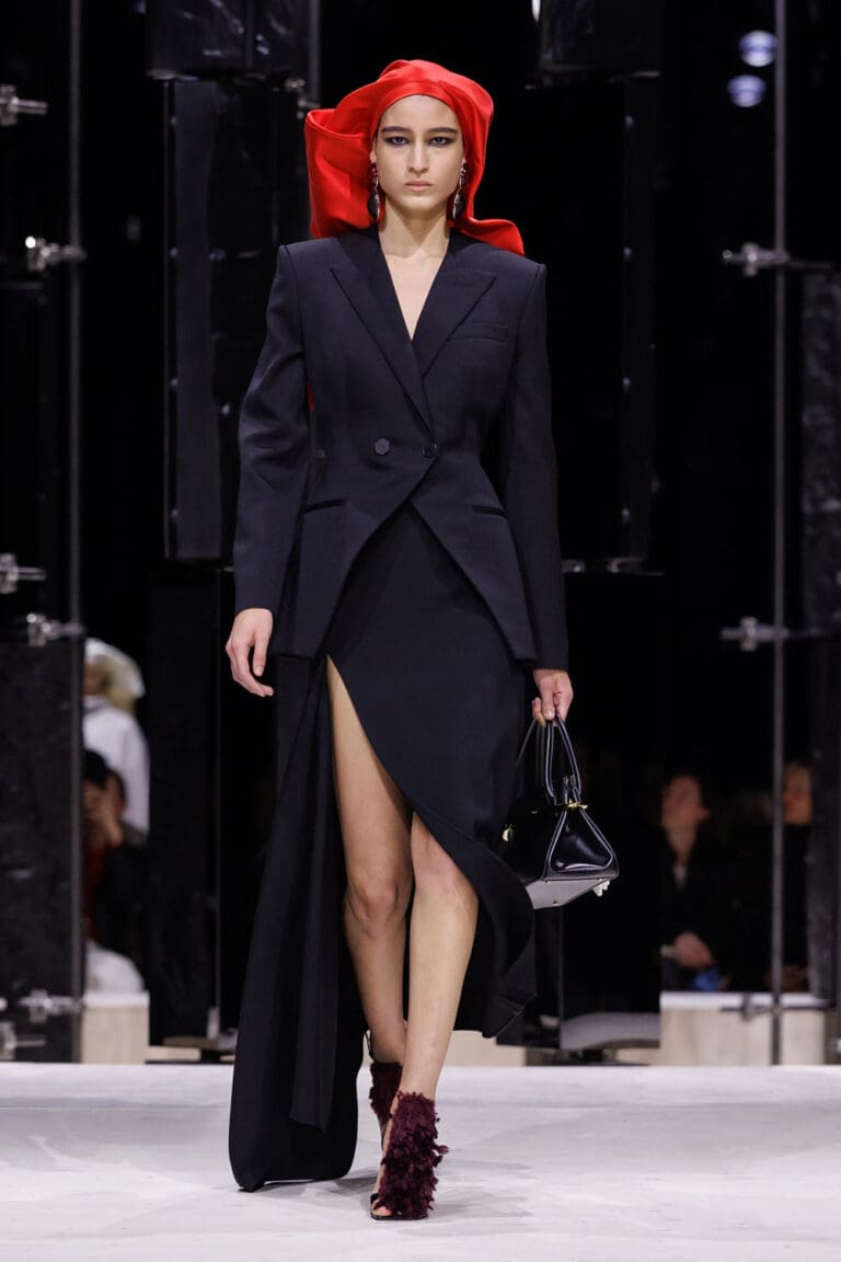Givenchy Fall 2026-2027 - RUNWAY MAGAZINE ® Official