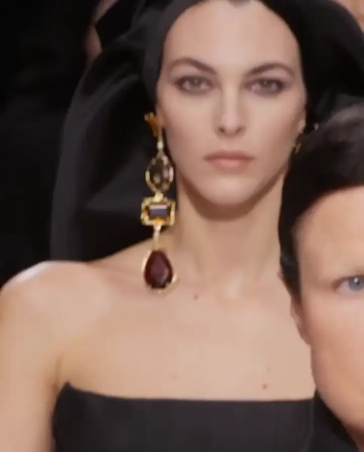 ジバンシィ 2026年秋冬 2027年秋冬 Runway 雑誌