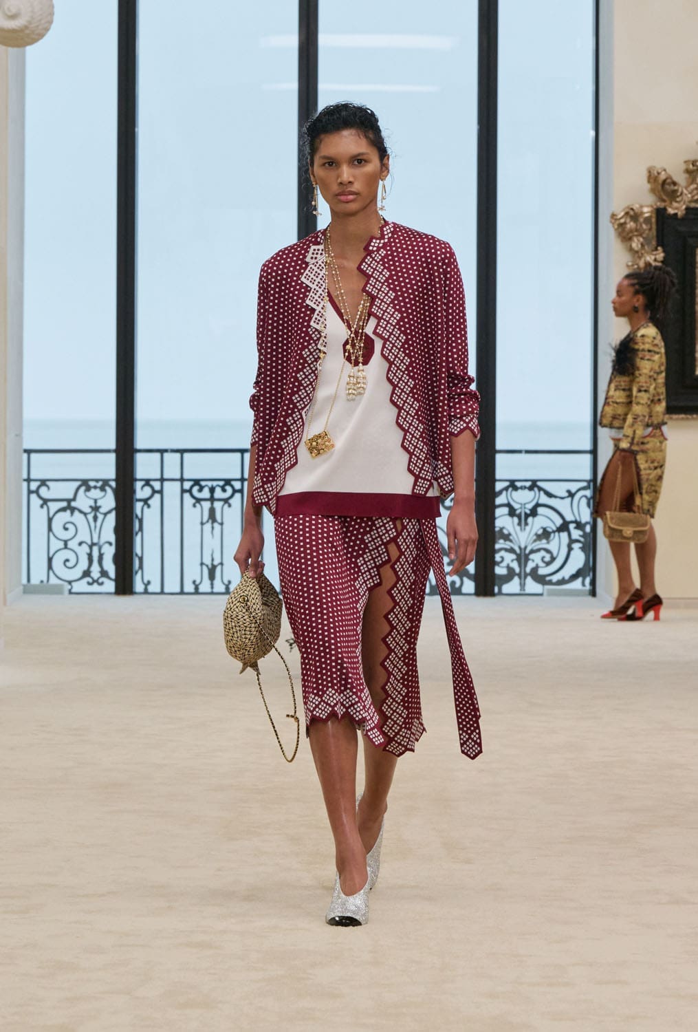CHANEL Cruise 2026 27 Biarritz Runway Magazine (33)