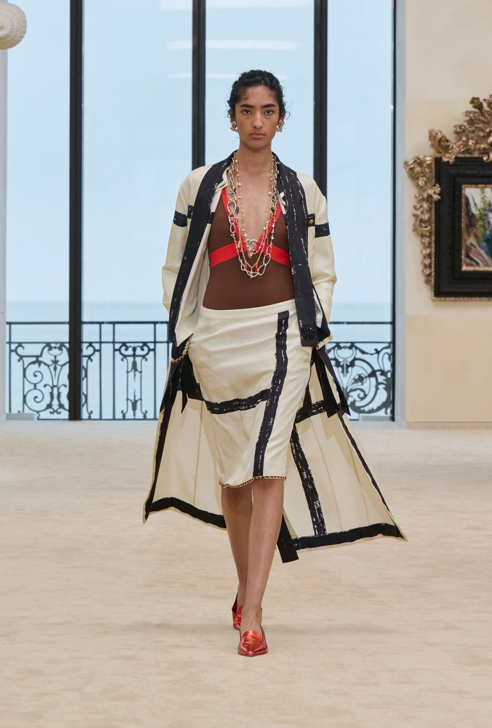 CHANEL Cruise 2026 27 Biarritz Runway Magazine (49)