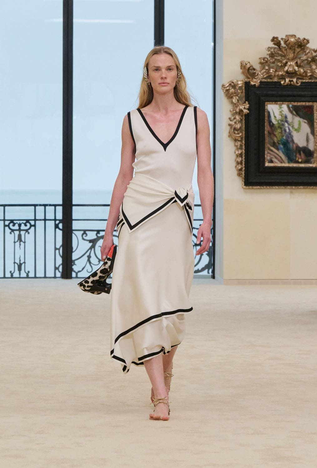 CHANEL Cruise 2026 27 Biarritz Runway Magazine (7)