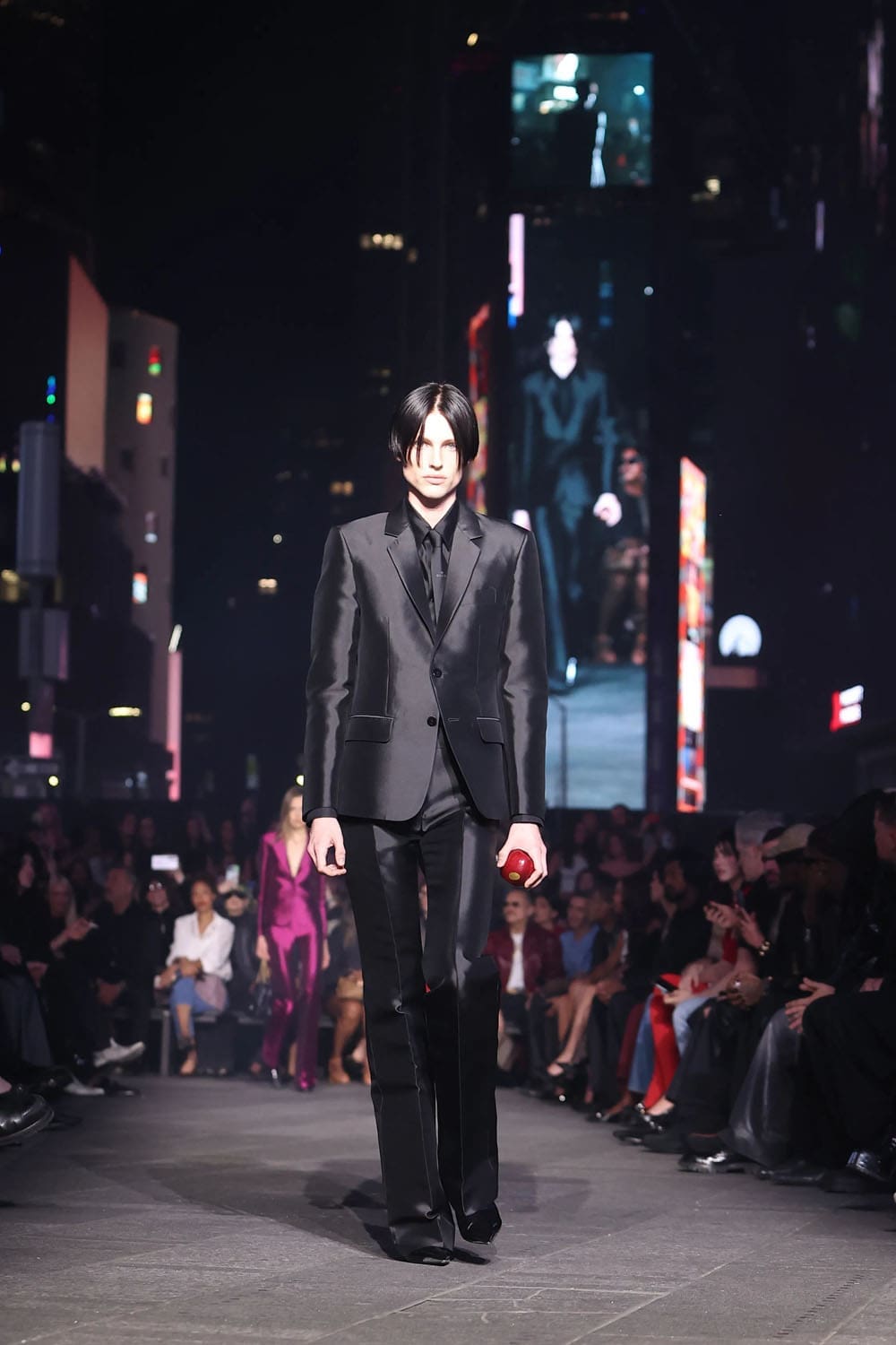 Gucci Resort 2027 GucciCore Show Runway Magazine (1)