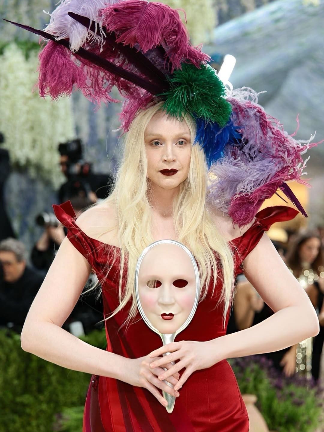 Gwendoline Christie in Giles Deacon bei der Met Gala 2026 Runway 03 Magazin