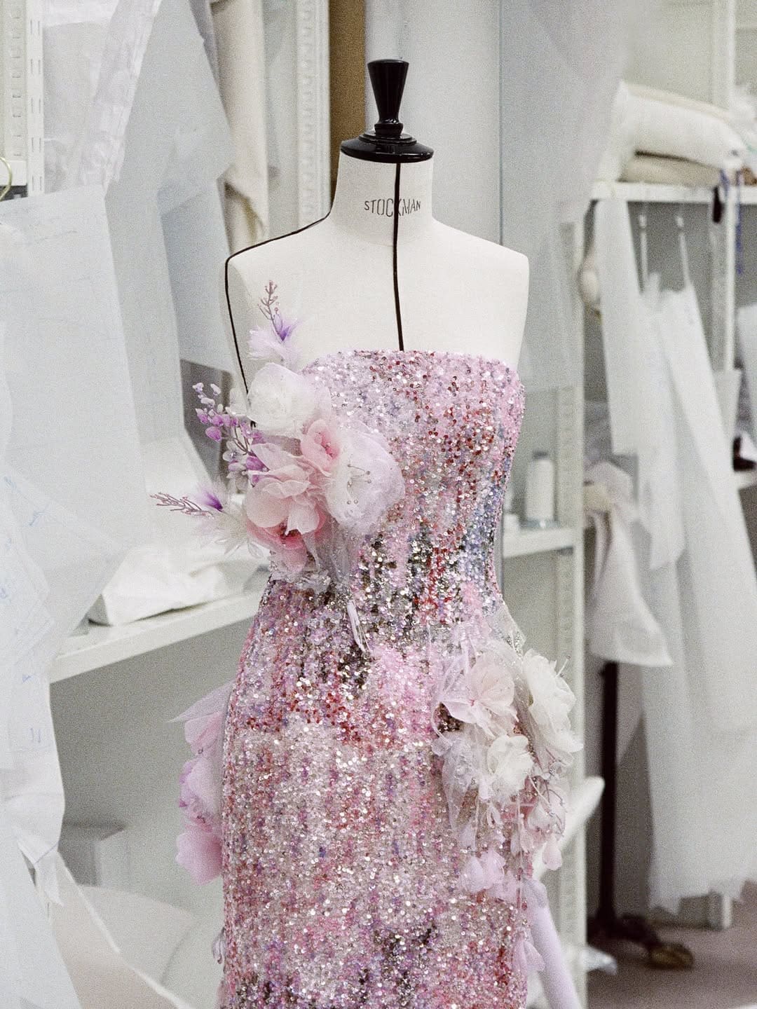 JISOO in Dior bei der Met Gala 2026 Runway 03 Magazin