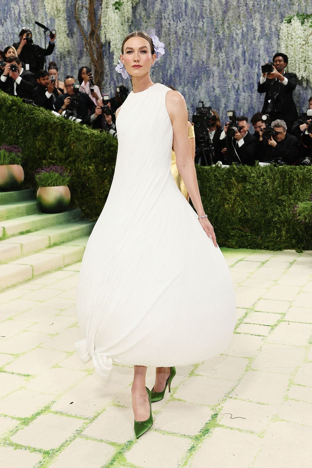 Karlie Kloss in Dior bei der Met Gala 2026 Runway Magazin