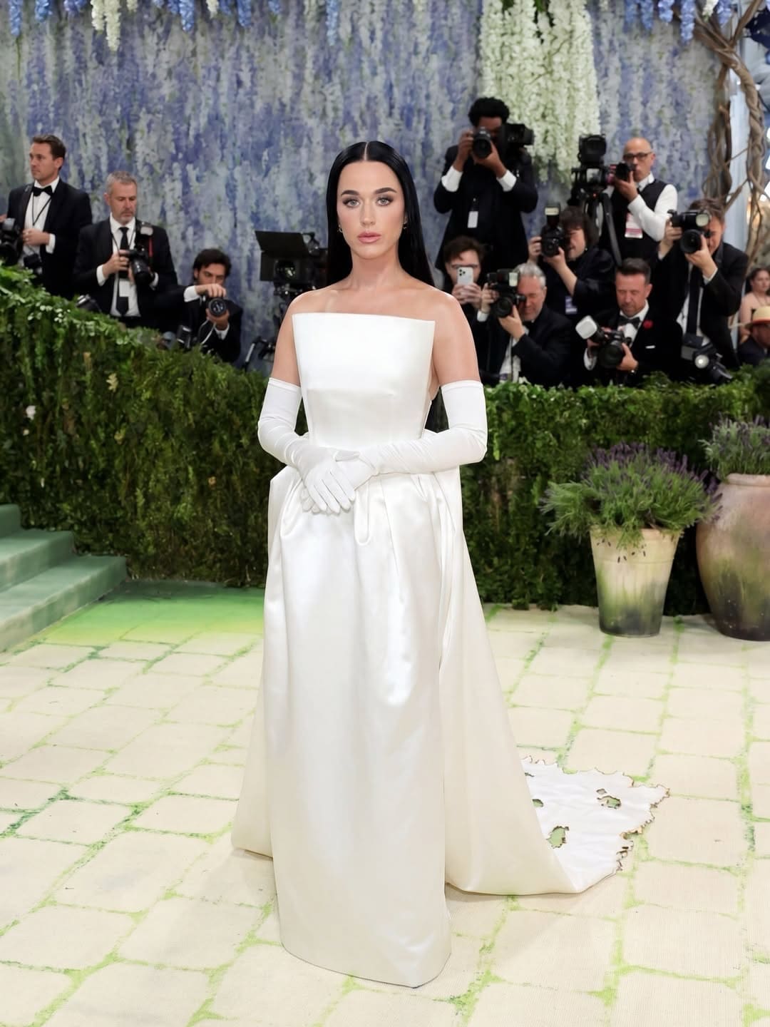 Katy Perry in Stella MacCartny bei der Met Gala 2026 Runway 01 Magazin