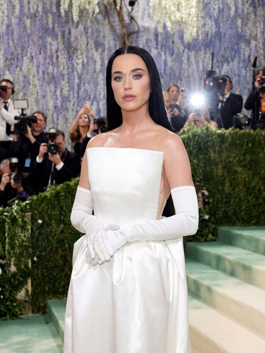 Katy Perry in Stella MacCartny bei der Met Gala 2026 Runway 03 Magazin