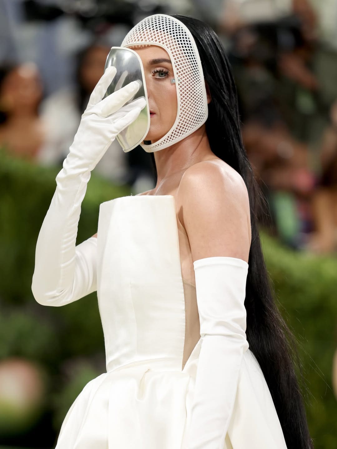 Katy Perry in Stella MacCartny bei der Met Gala 2026 Runway 05 Magazin