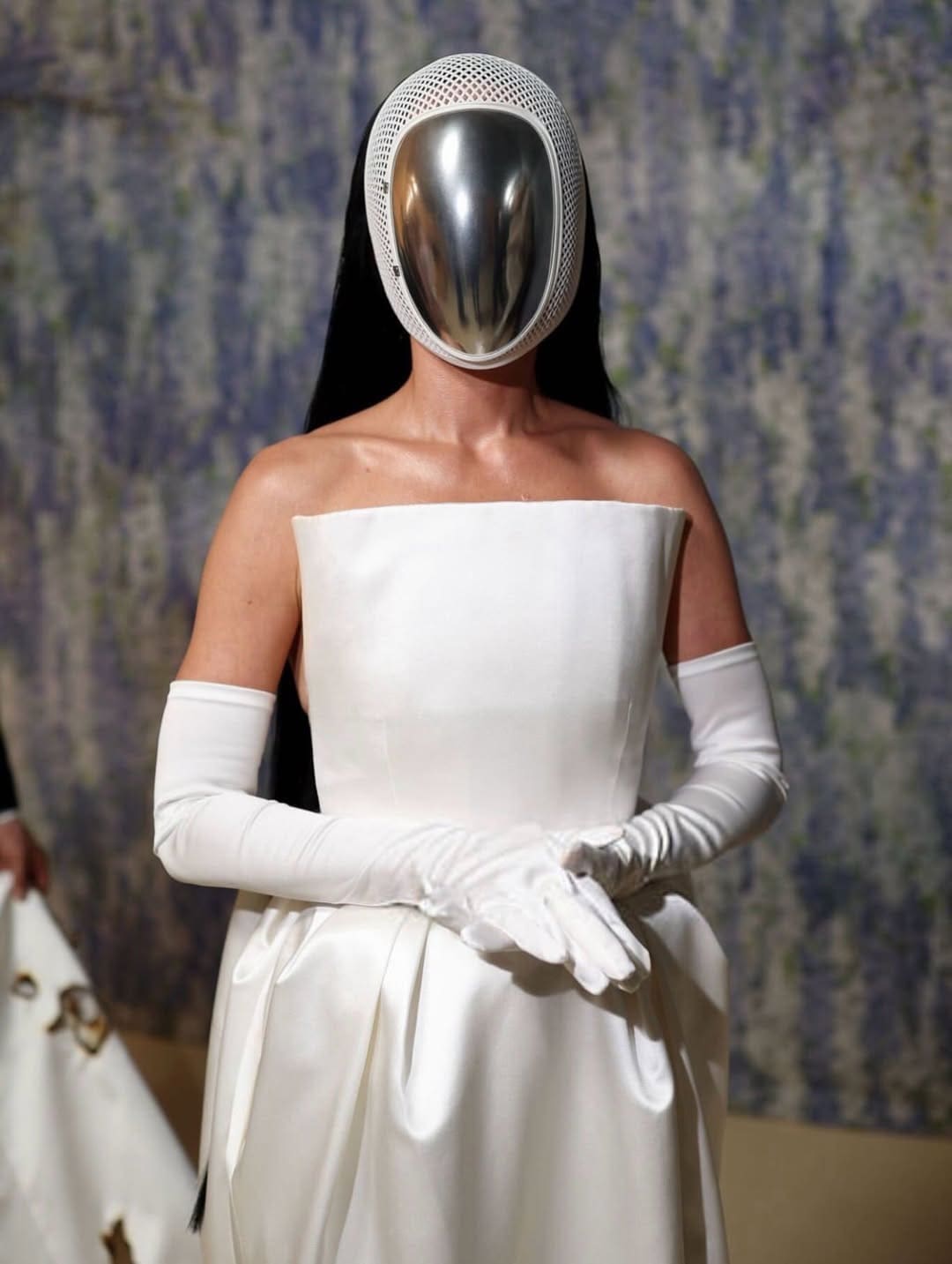 Katy Perry in Stella MacCartny bei der Met Gala 2026 Runway 08 Magazin