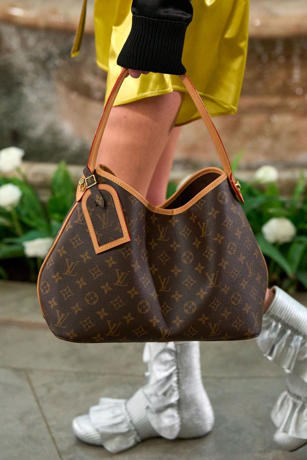 Louis Vuitton Cruise 2027 Bags Runway Magazine (12)