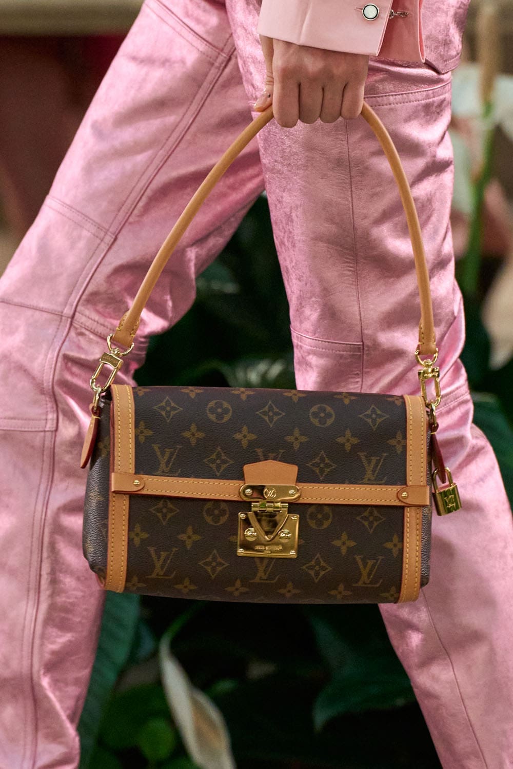 Louis Vuitton Cruise 2027 Bags Runway Magazine (5)