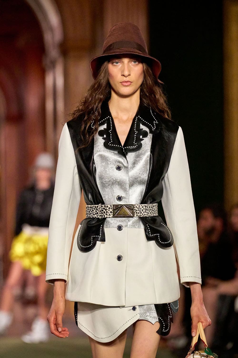 Louis Vuitton Cruise 2027 Close Up Runway Magazine (8)