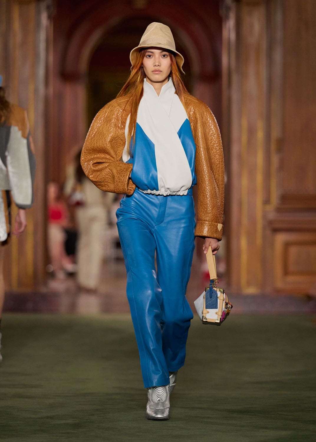 Louis Vuitton Cruise 2027 Runway Magazine (11)