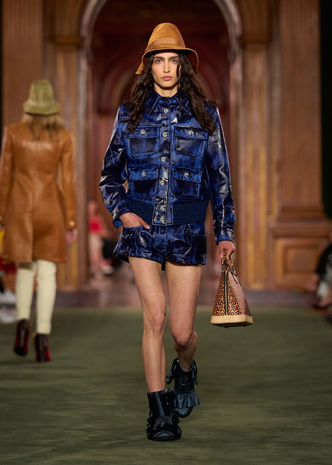 Louis Vuitton Cruise 2027 Runway Magazine (12)