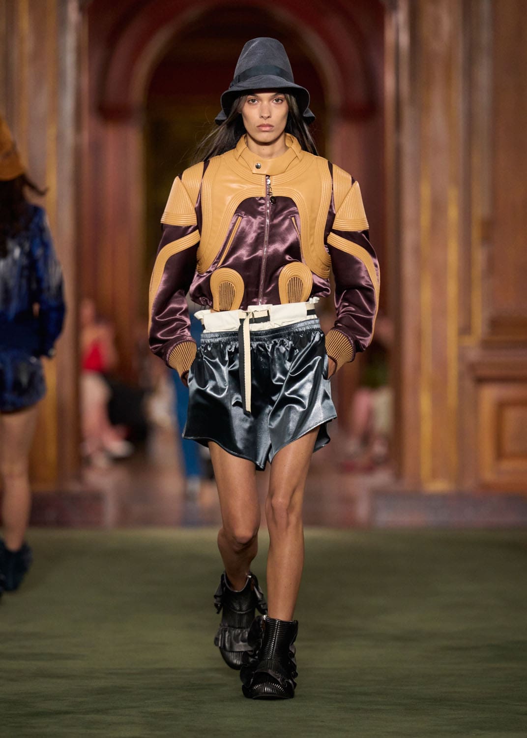Louis Vuitton Cruise 2027 Runway Magazine (15)