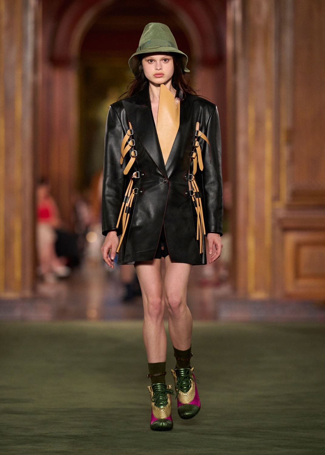 Louis Vuitton Cruise 2027 Runway Magazine (16)
