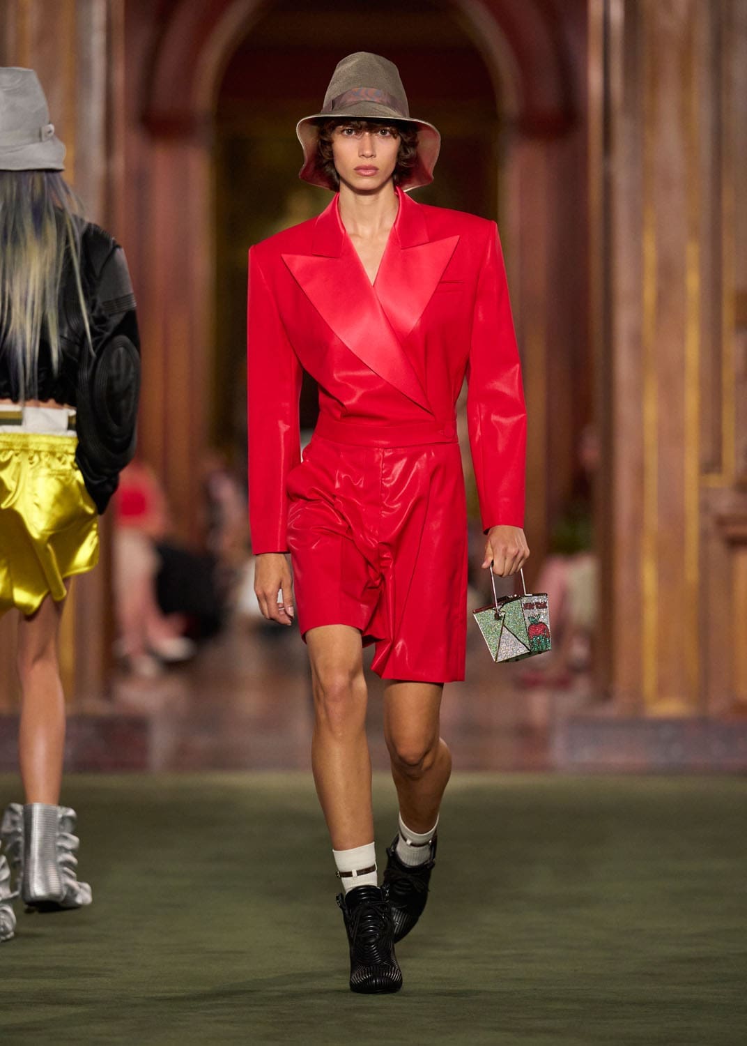 Louis Vuitton Cruise 2027 Runway Magazine (17)
