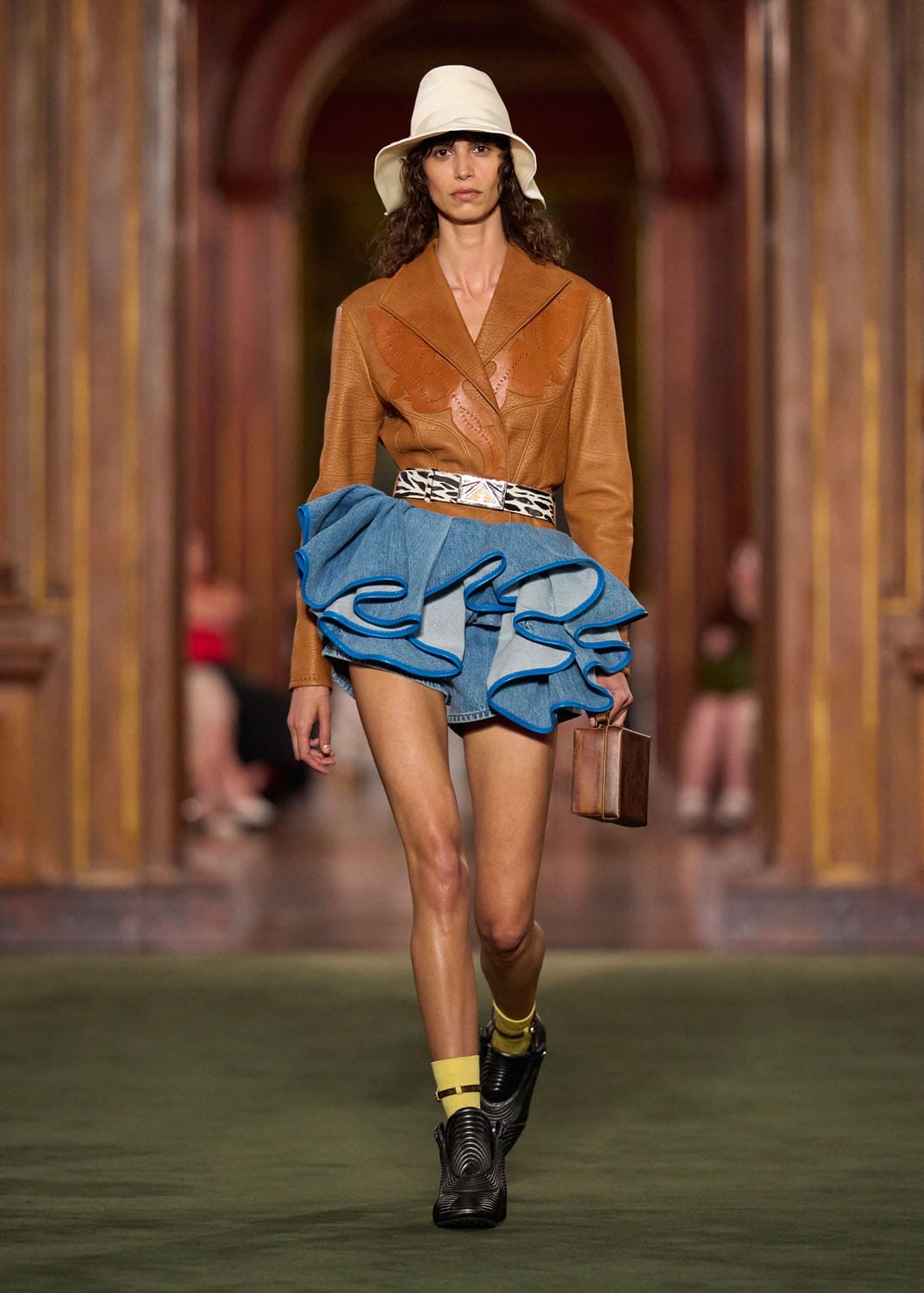 Louis Vuitton Cruise 2027 Runway Magazine (2)