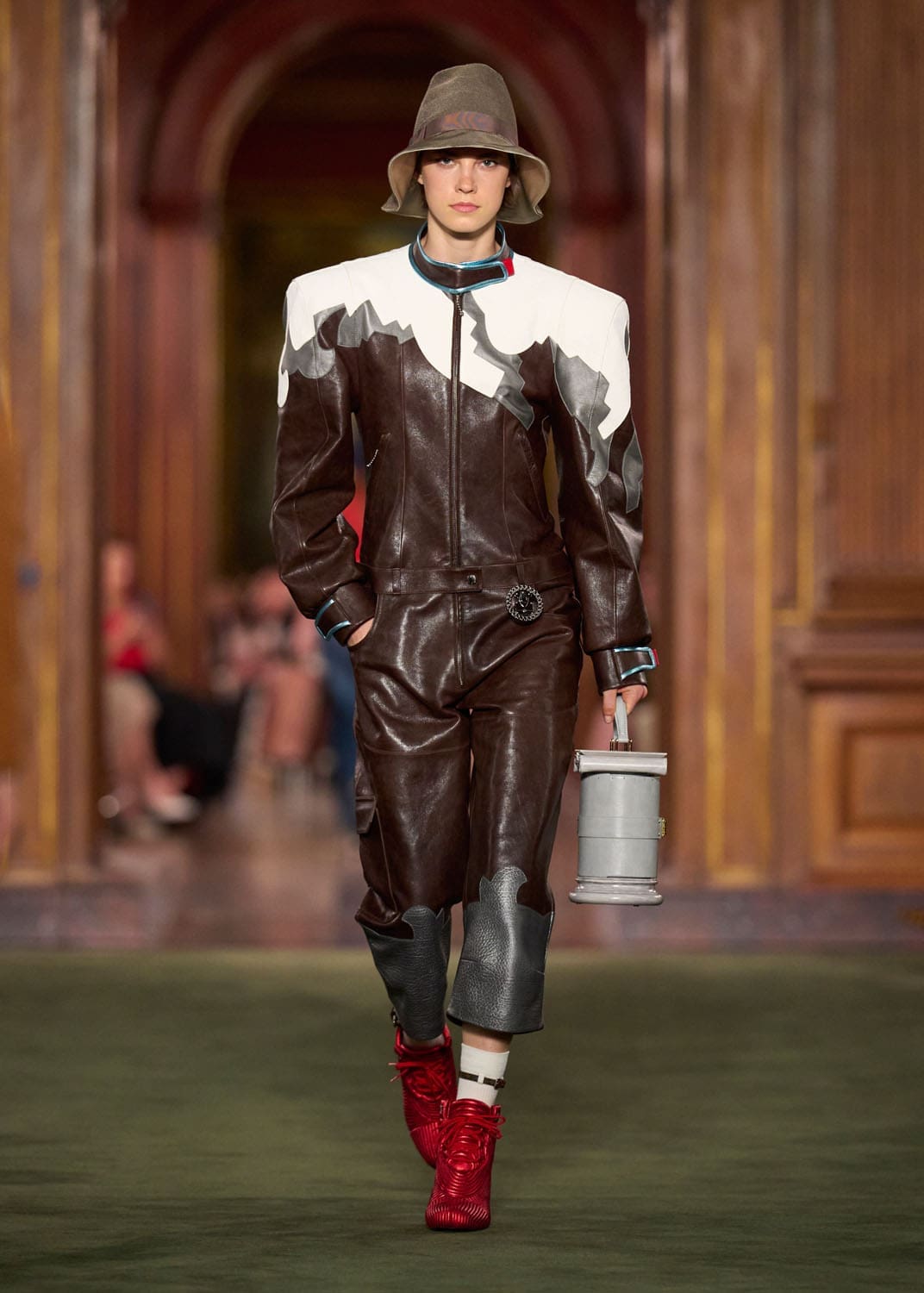 Louis Vuitton Cruise 2027 Runway Magazine (4)