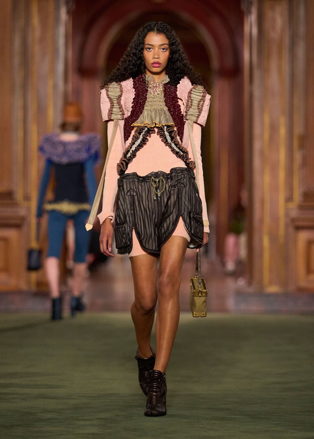 Louis Vuitton Cruise 2027 Runway Magazine (53)
