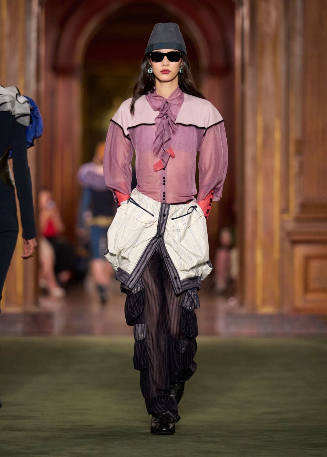 Louis Vuitton Cruise 2027 Runway Magazine (54)