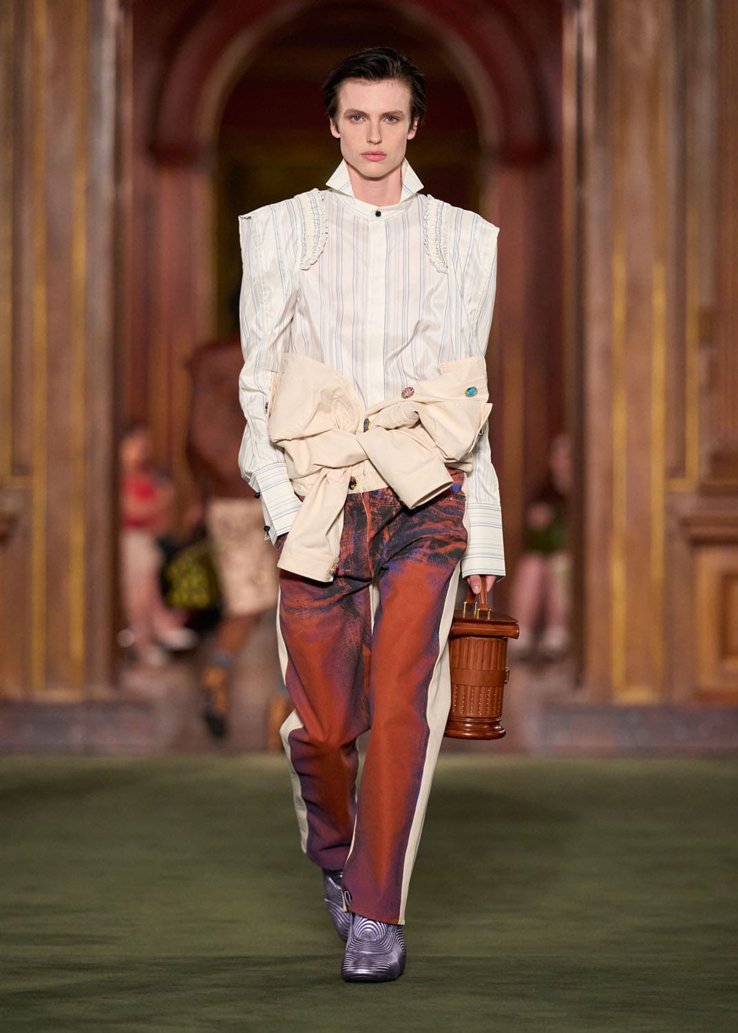 Louis Vuitton Cruise 2027 Runway Magazine (6)