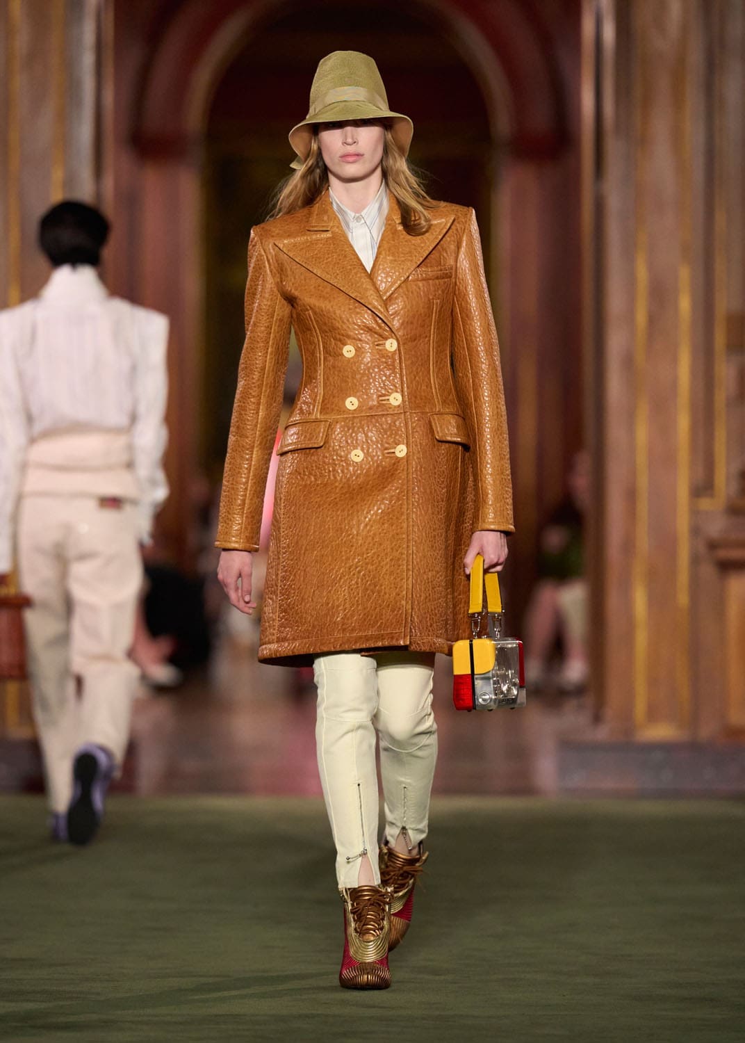 Louis Vuitton Cruise 2027 Runway Magazine (9)