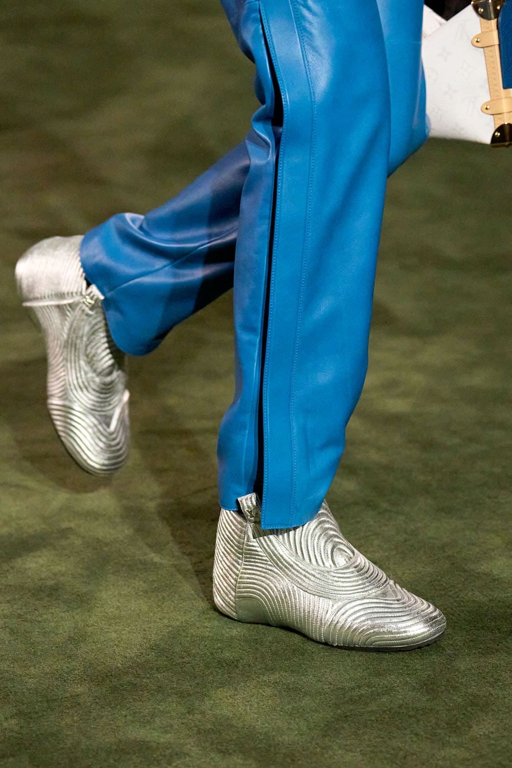 Louis Vuitton Cruise 2027 Shoes Runway Magazine (11)