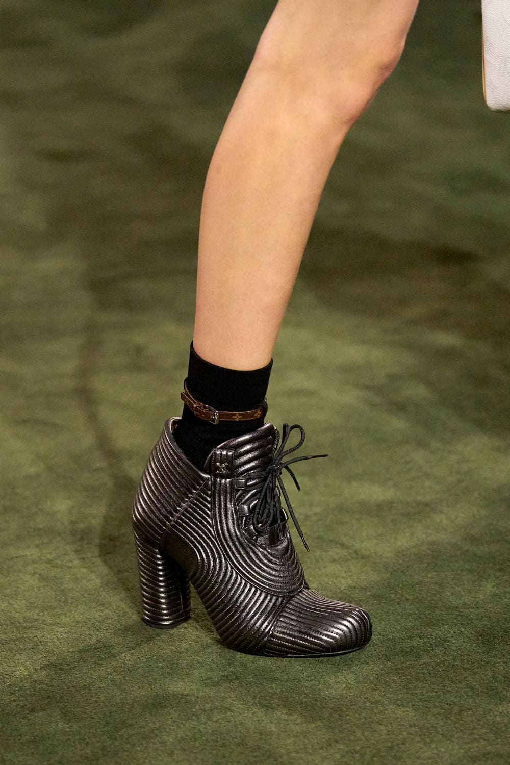 Louis Vuitton Cruise 2027 Shoes Runway Magazine (13)
