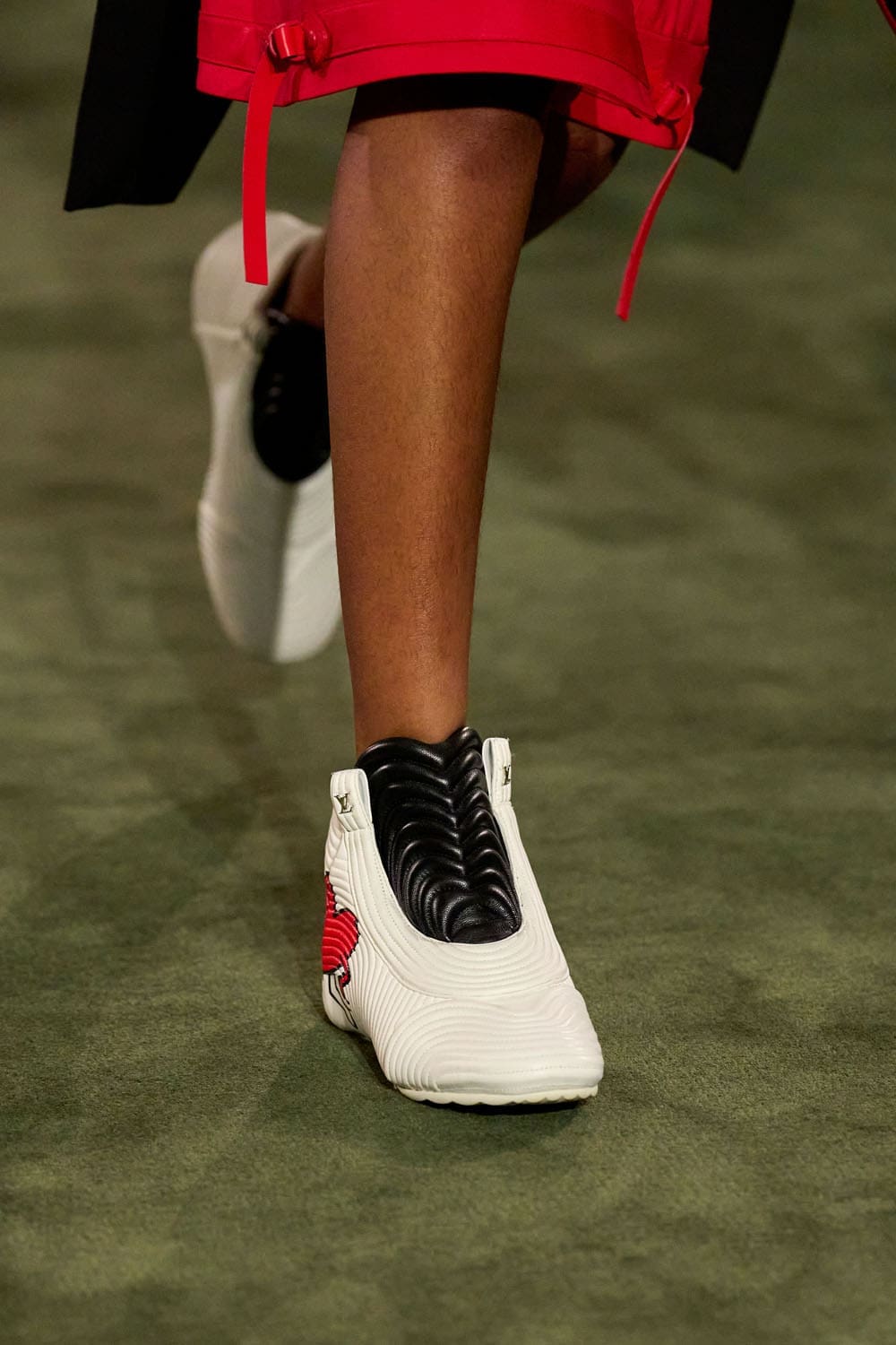 Louis Vuitton Cruise 2027 Shoes Runway Magazine (19)