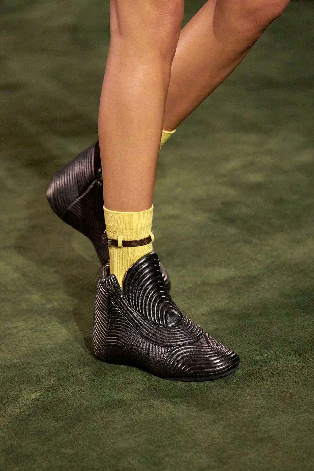 Louis Vuitton Cruise 2027 Shoes Runway Magazine (2)