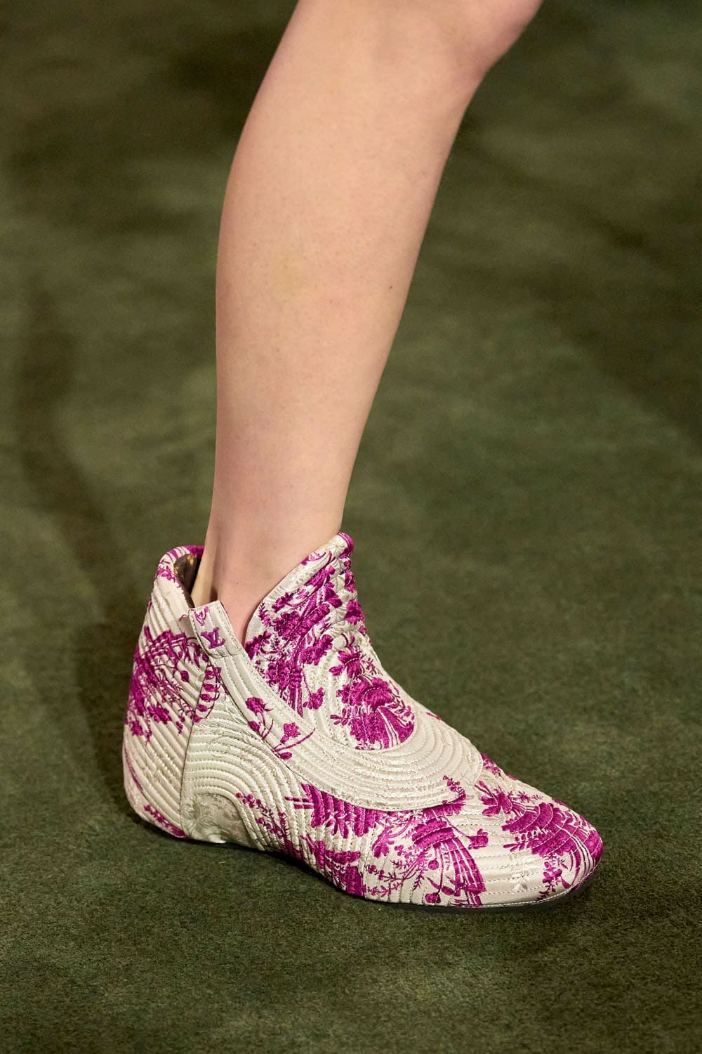 Louis Vuitton Cruise 2027 Shoes Runway Magazine (49)