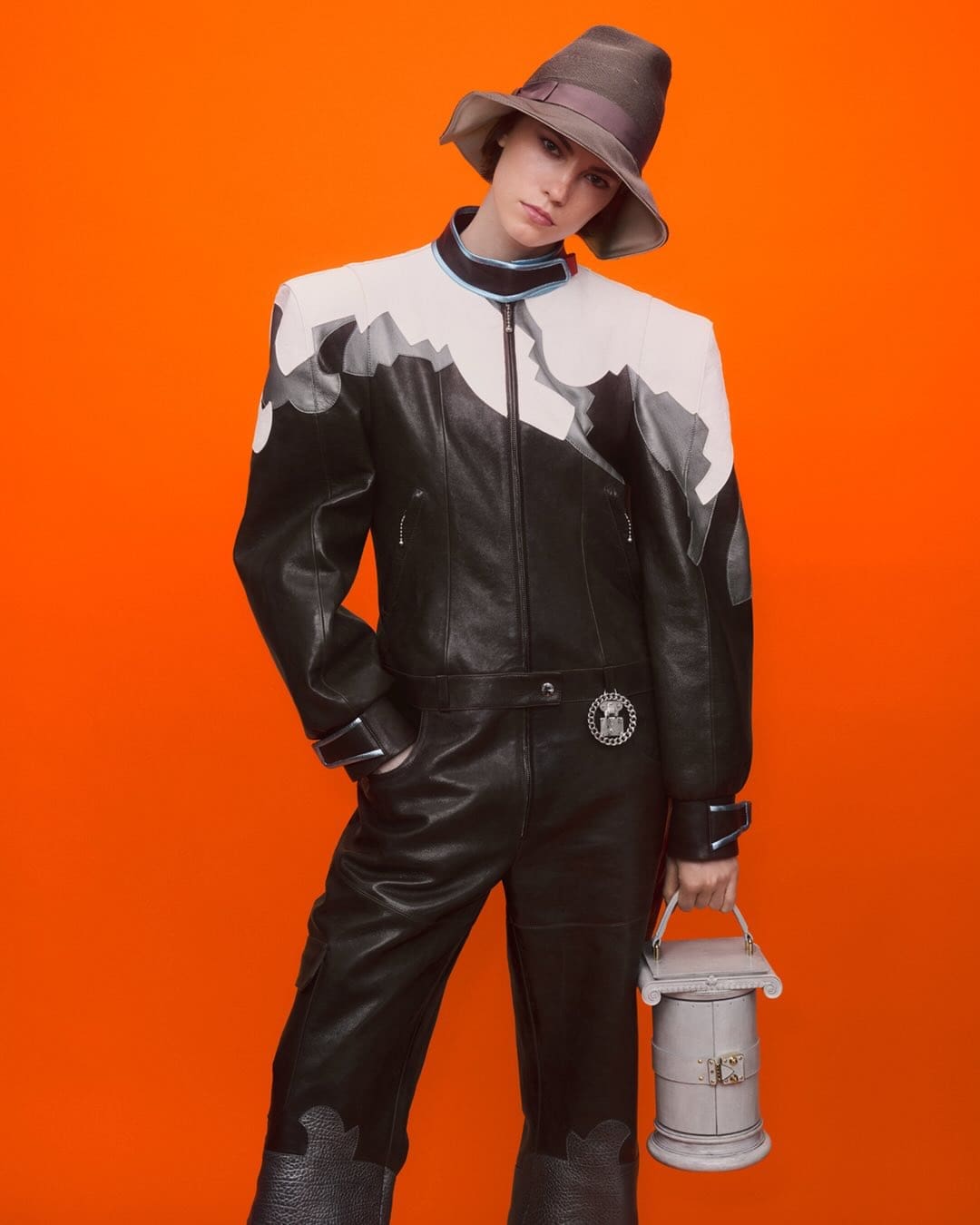 Louis Vuitton Cruise 2027 Special Runway Magazine (6)