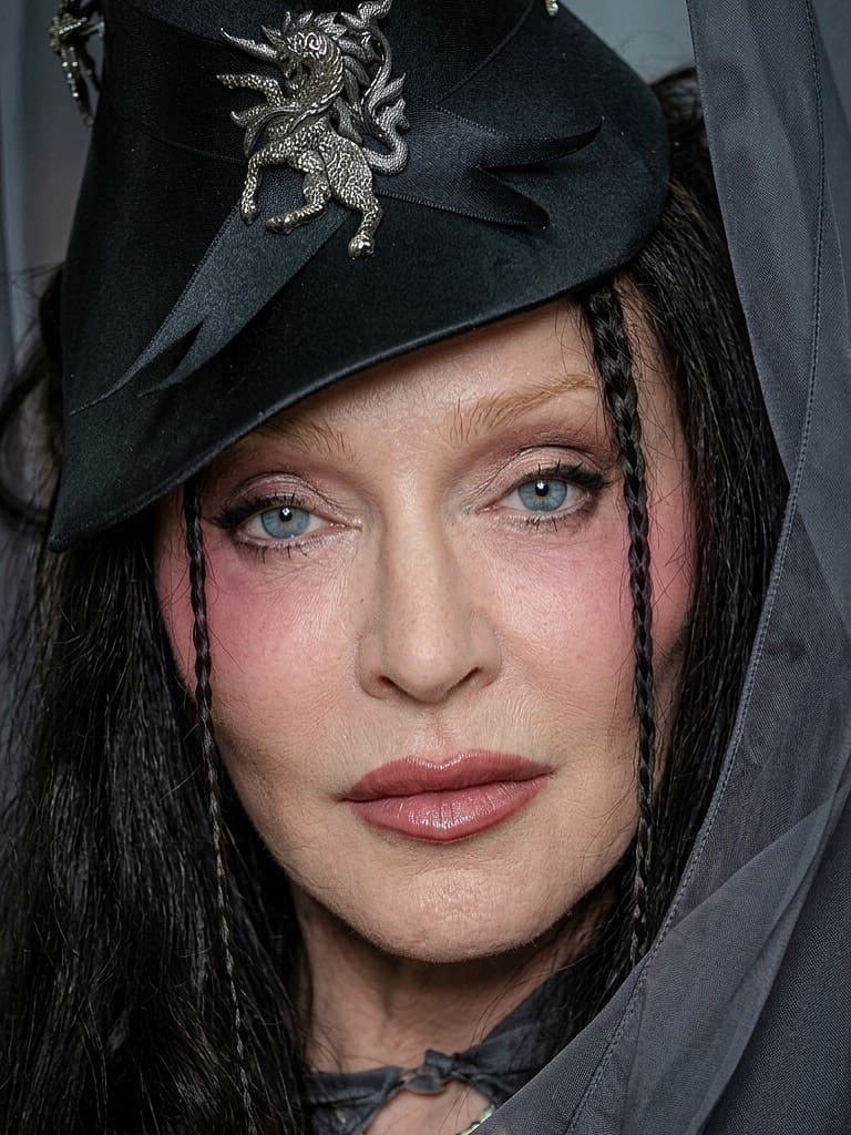 Madonna in Saint Laurent bei der Met Gala 2026 Runway 01 Magazin