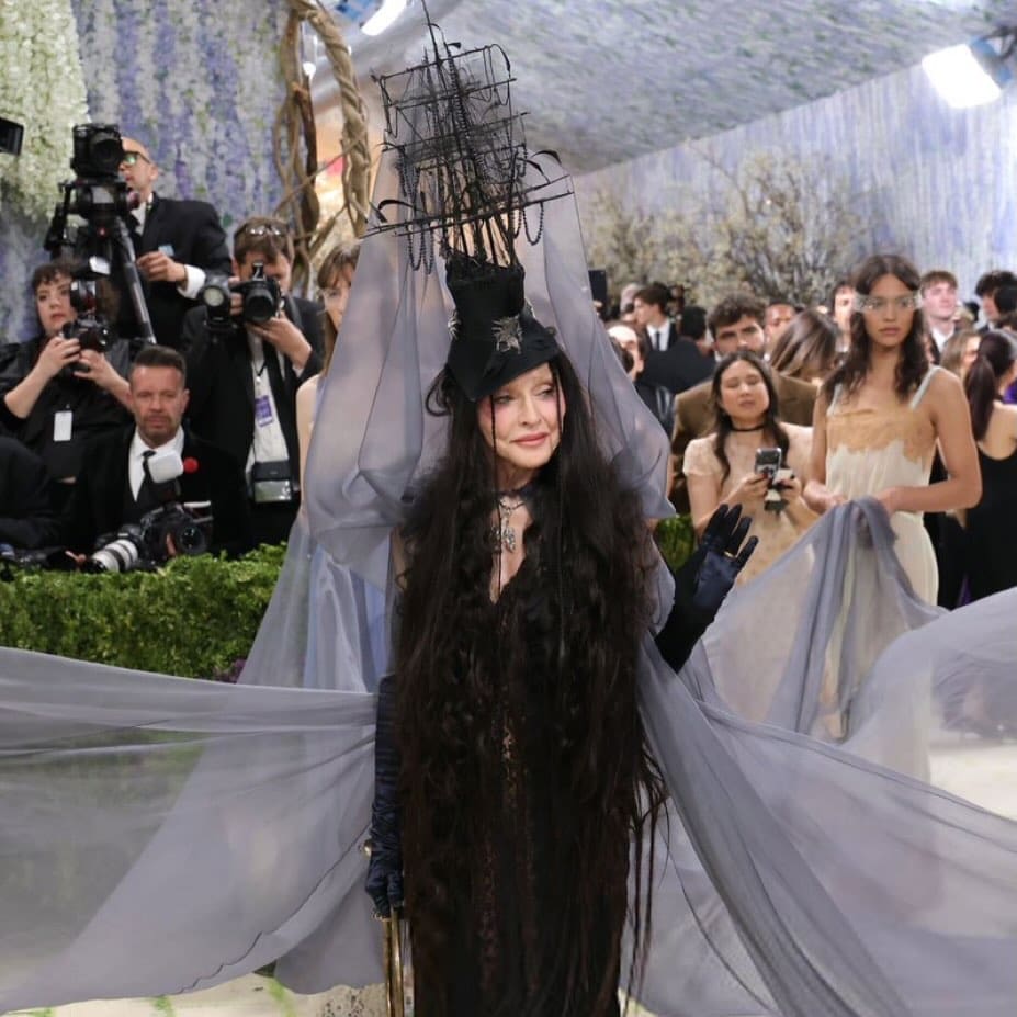Madonna in Saint Laurent bei der Met Gala 2026 Runway 03 Magazin