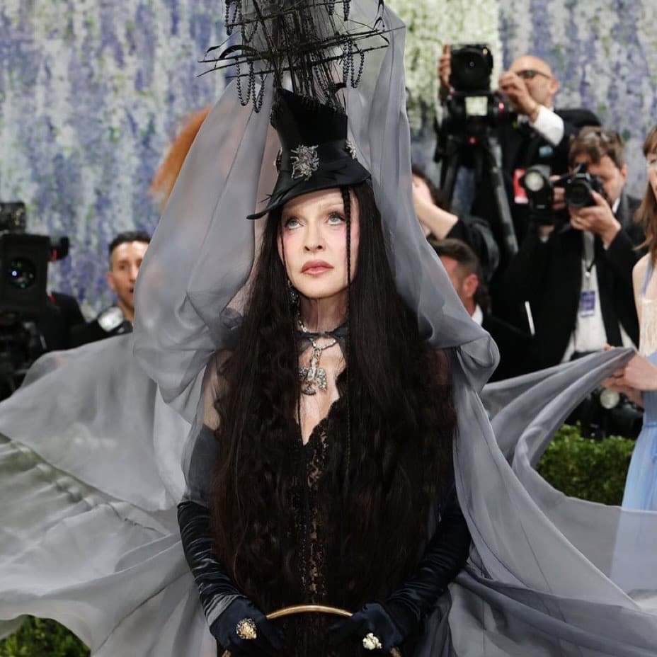 Madonna in Saint Laurent bei der Met Gala 2026 Runway 04 Magazin