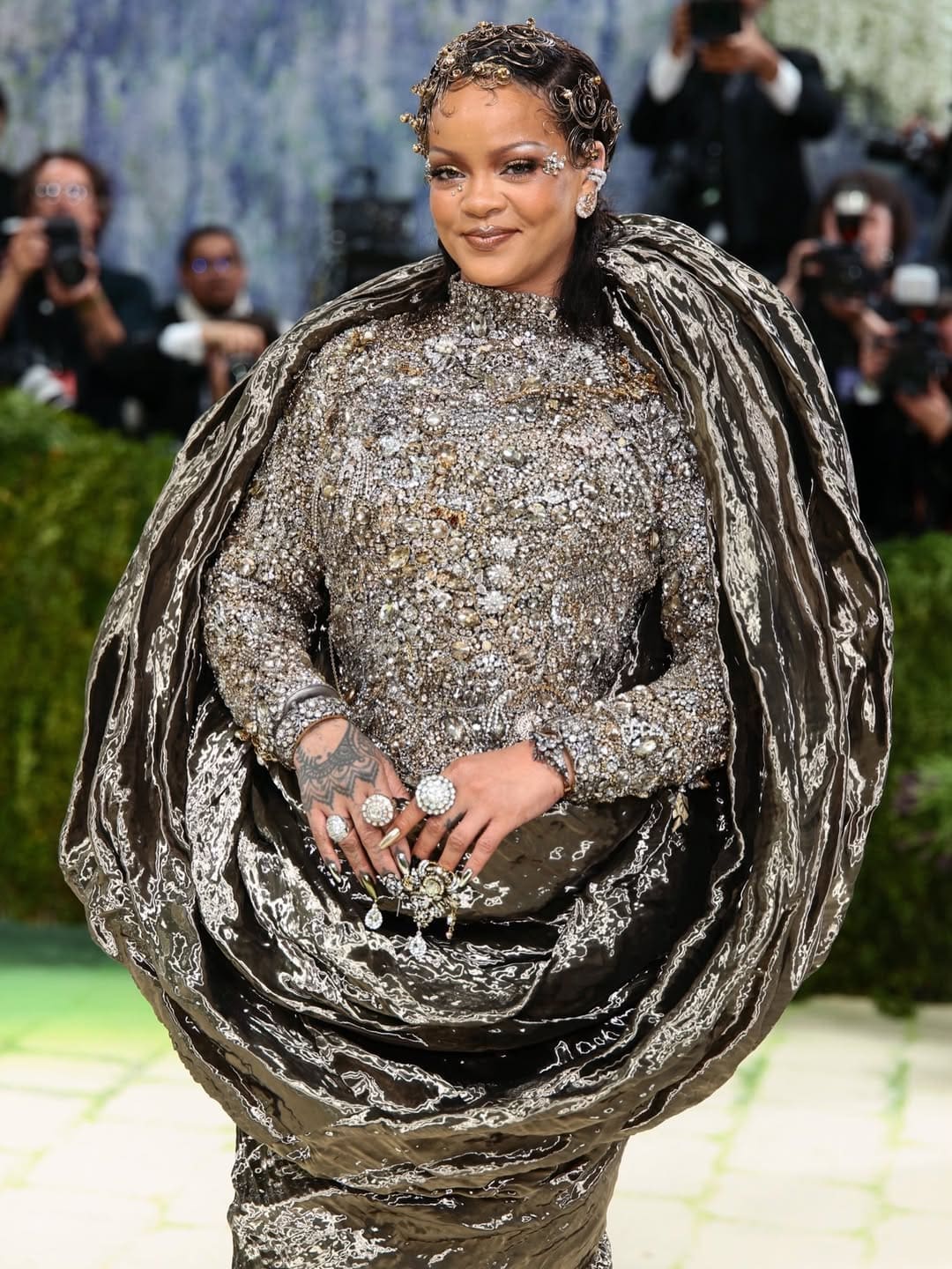 Rihanna in Maison Margiela bei der Met Gala 2026 Runway 02 Magazin