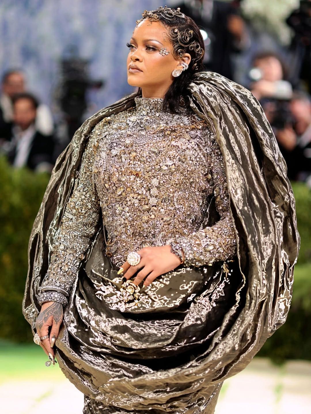 Rihanna in Maison Margiela bei der Met Gala 2026 Runway 03 Magazin