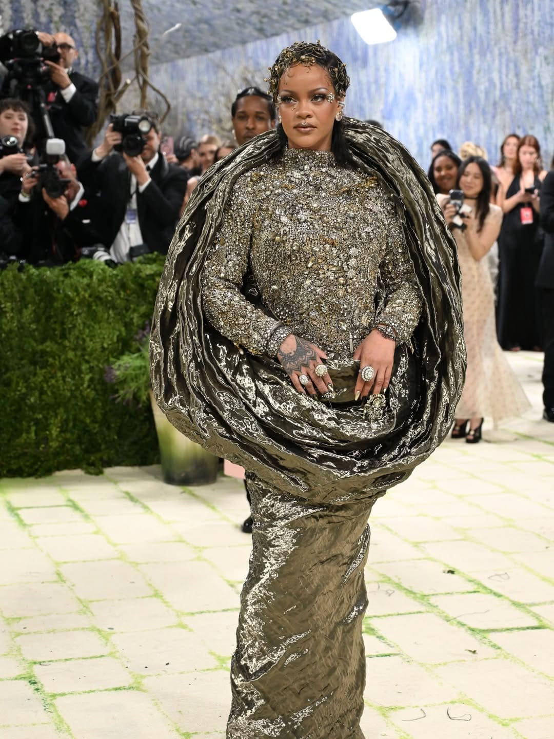 Rihanna in Maison Margiela bei der Met Gala 2026 Runway 04 Magazin