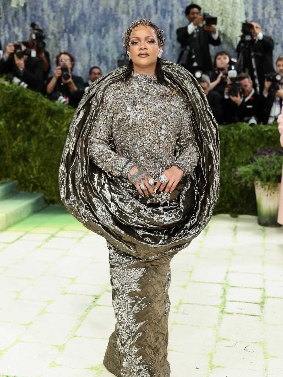 Rihanna in Maison Margiela bei der Met Gala 2026 Runway 05 Magazin