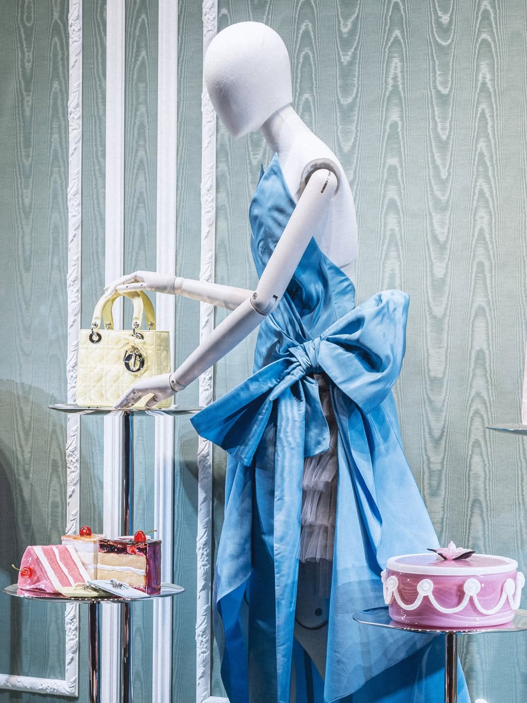 A Slice of Dior or Let them eat cakes pop up Deji Plaza in Nanjing China (3)