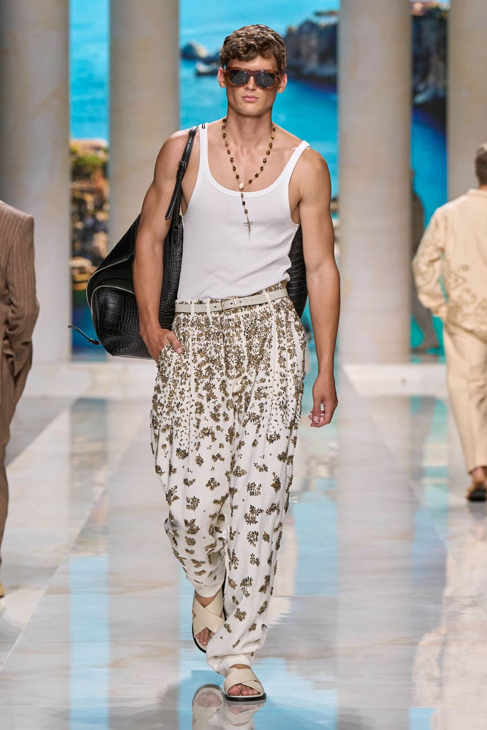 Dolce Gabbana Printemps Été 2027 Vacanze Siciliane Runway Magazine (32)