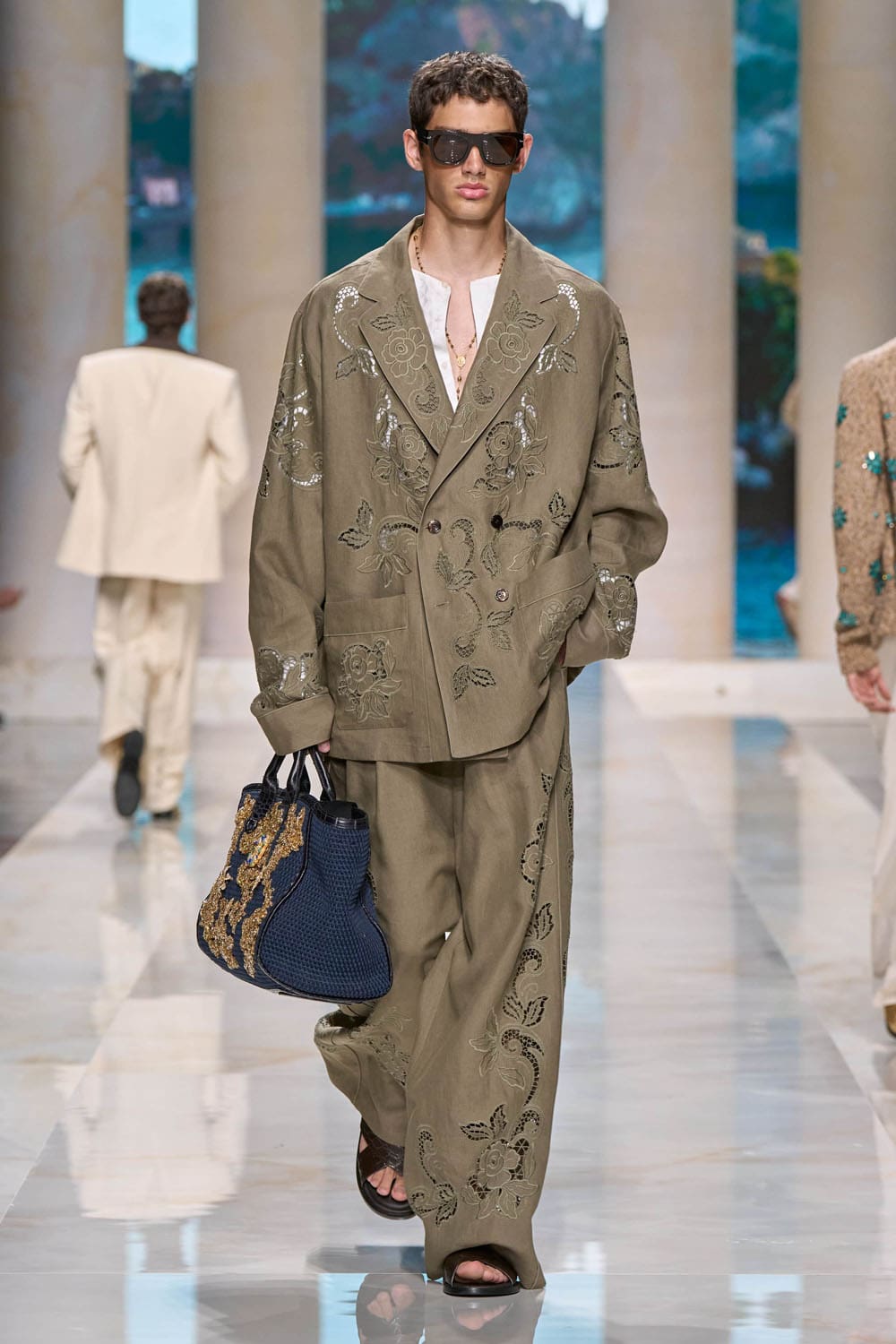 Dolce Gabbana Printemps Été 2027 Vacanze Siciliane Runway Magazine (49)