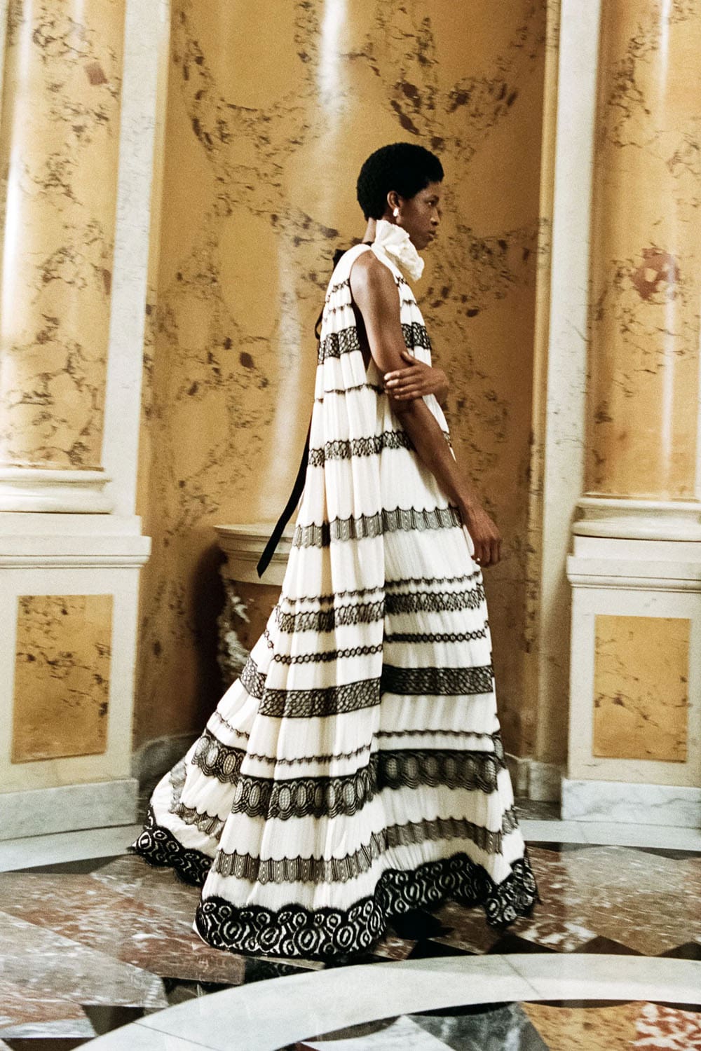 Lanvin Resort 2027 Runway Magazine (25)