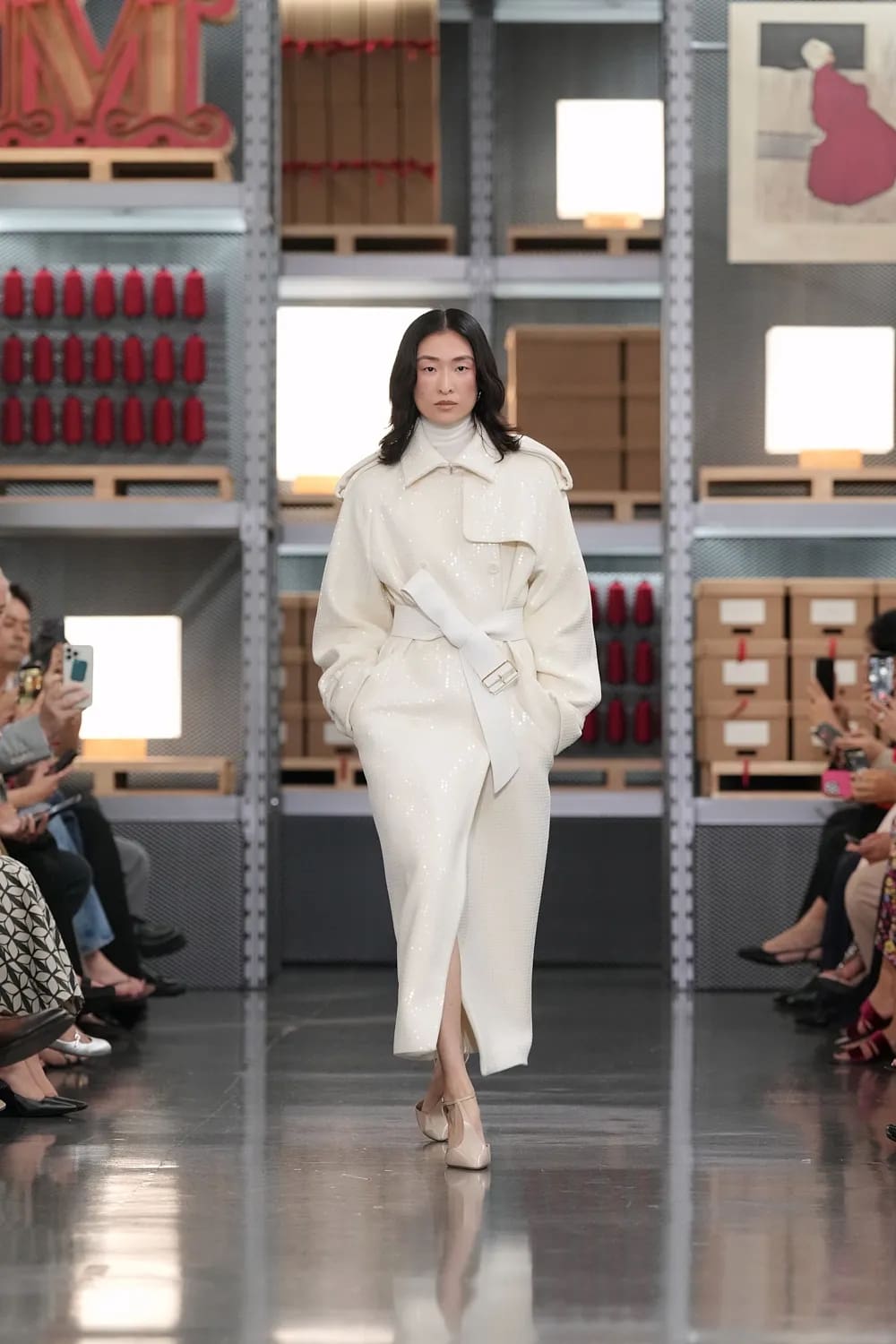 Max Mara 2027 度假系列上海龙美术馆 Runway 杂志(1)